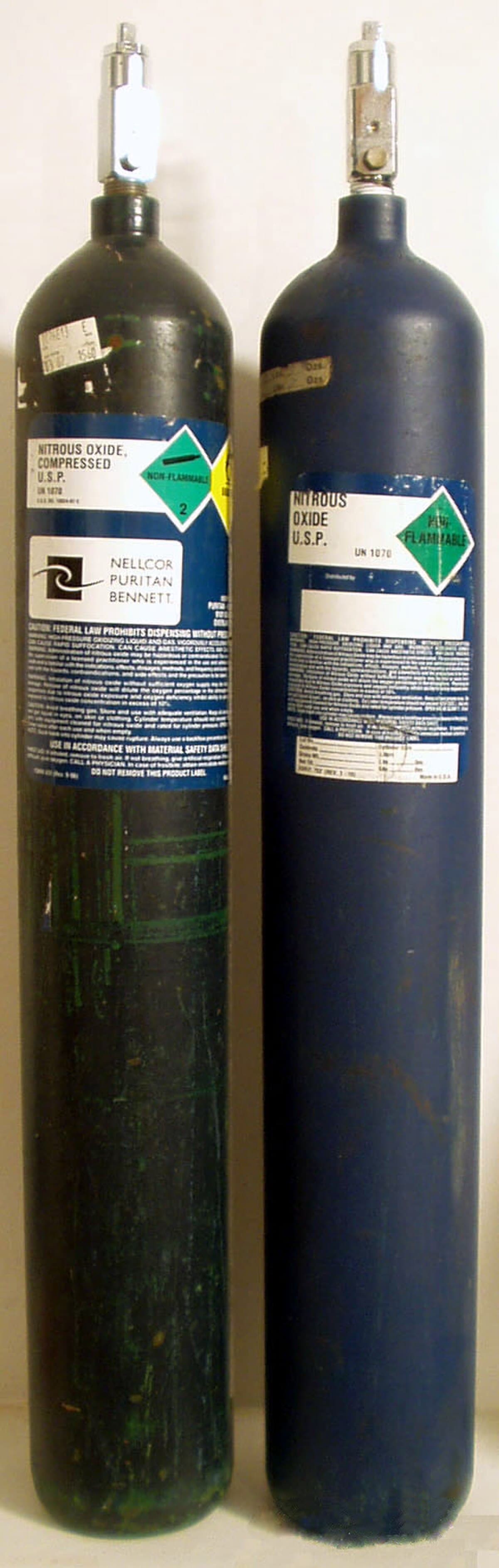 Bouteilles medicales de protoxyde d'azote (N2O) utilisees en cabinet dentaire